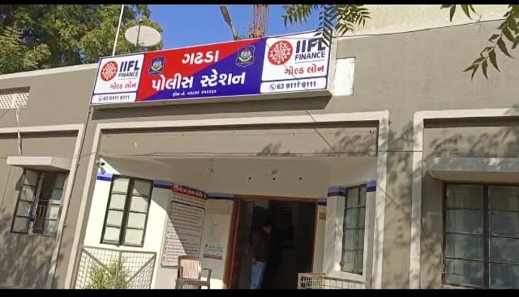 બોટાદ પત્રકારની ન્યાયના હિતમાં મોટી જીત... ટાટમ ગામે કવરેજ કરતાં પત્રકાર પર પોલીસના હુમલાની ઘટનામાં બે પોલીસ કર્મી દોષિત ઠર્યા.. ગુનો નોંધવા હુકમ...