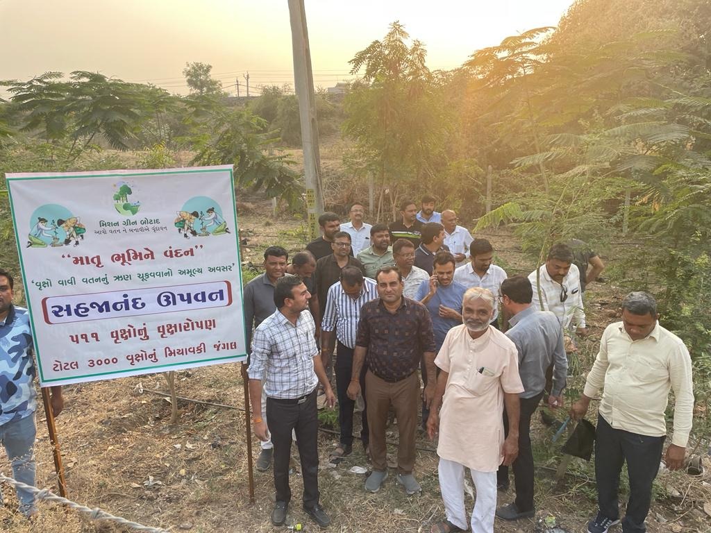 બોટાદની ગ્રીન આર્મી: વતનને વૃંદાવન બનાવવાની નેમ સાથે કાર્યરત ગ્રીન મેનની ટીમ