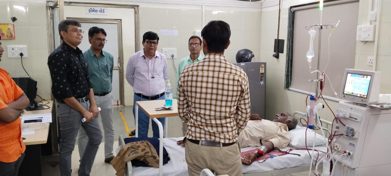 આયુષ્માન ભવઃ કાર્યક્રમ અંતર્ગત બોટાદ જિલ્લાના CHC બરવાળા ખાતે યોજાયેલા તબીબી કેમ્પ થકી આરોગ્યલક્ષી સુવિધાઓ મેળવતા બરવાળાવાસીઓ