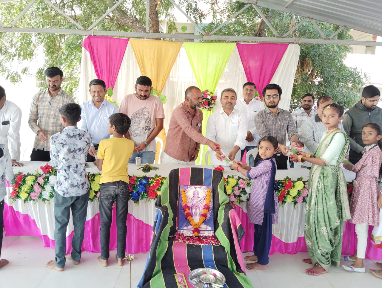 ગઢડા તાલુકાના લીંબાળી ગામમાં વિકસિત ભારત સંકલ્પ યાત્રાથી અનેક લાભાર્થીઓ લાભાન્વિત થયા