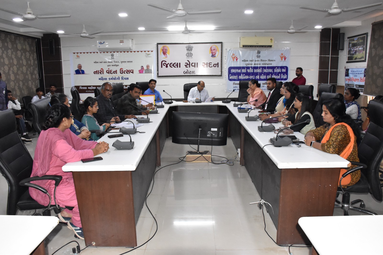 બોટાદમાં મહિલા કર્મયોગી દિવસની ઉજવણી: વિવિધ સરકારી વિભાગોમાં ફરજ બજાવતા મહિલા કર્મયોગીઓનું સન્માન કરાયું