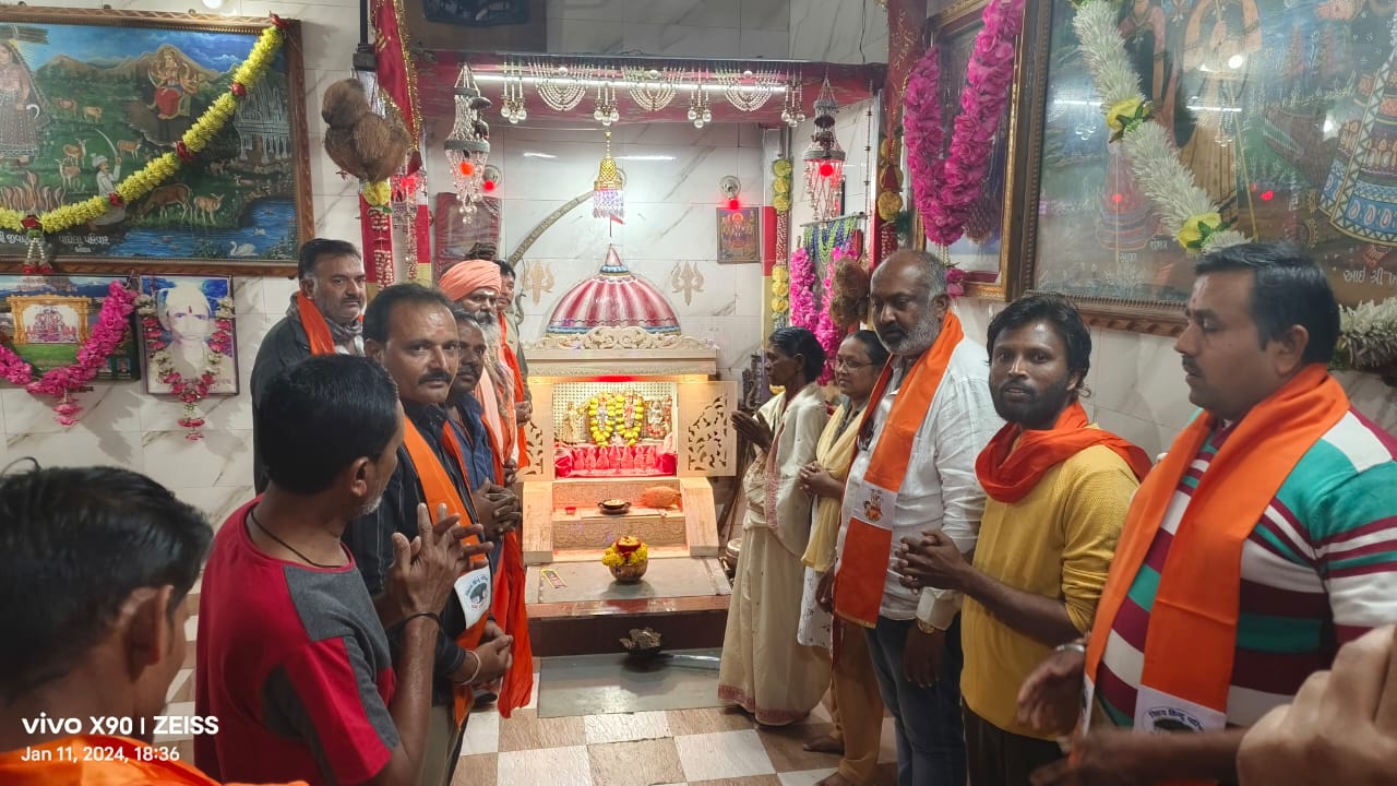 બોટાદ નાગલપર દરવાજા વાલ્મિકી સમાજ દ્વારા અયોધ્યા રામ મંદિર થી આવેલ અક્ષત કળશ પૂજન કાર્યક્રમ રાખવામાં આવેલ હતો