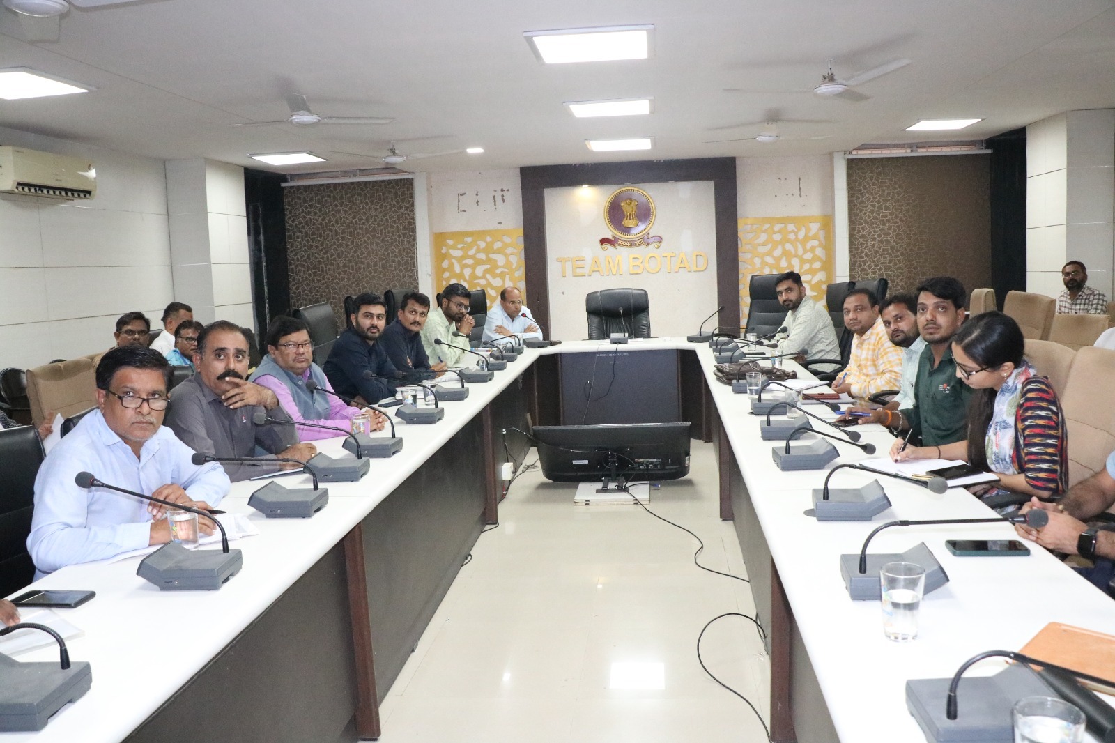બોટાદ કલેક્ટર કચેરીનાં સભાખંડ ખાતે કચેરી સ્વચ્છતા અભિયાન અન્વયે બેઠક યોજાઇ