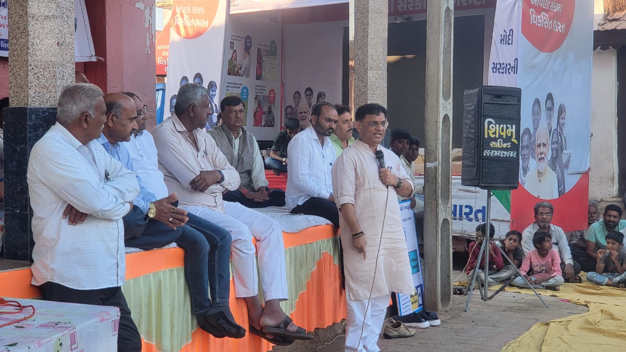 લોકપ્રિય ધારાસભ્યશ્રી મહેશ કસવાલાના અધ્યક્ષ સ્થાને સાવરકુંડલાના વાંશીયાળી અને ઠવી ગામે મોદીની ગેરેન્ટી વાન પહોચી