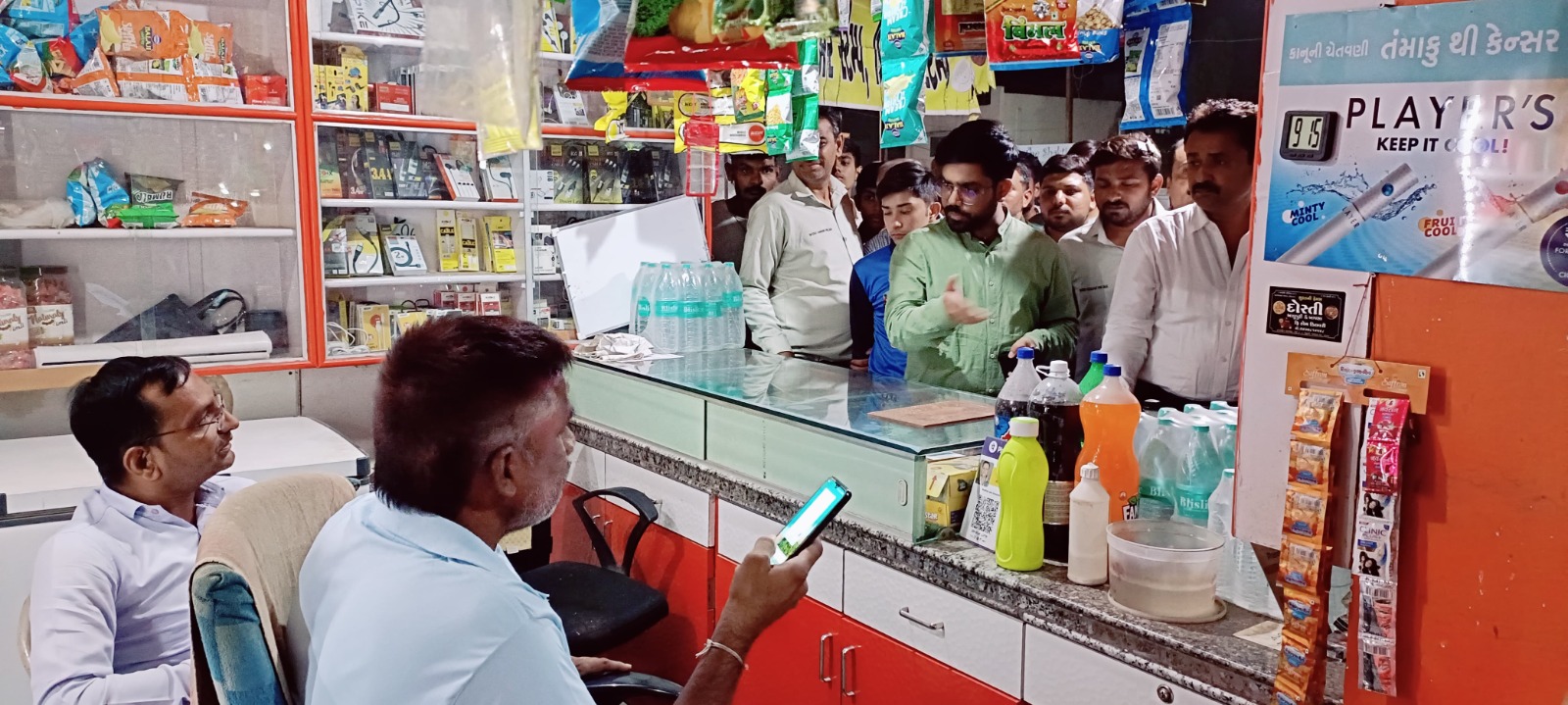 બોટાદ માં મોડી રાત્રે પ્રતિબંધિત પ્લાસ્ટિક વપરાશ અંગે ચેકીંગ હાથ ધરાયું