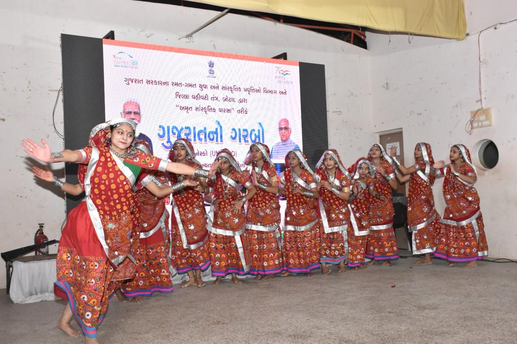 બોટાદ જિલ્લા કલેકટરશ્રી ડો. જીન્સી રોયના અધ્યક્ષસ્થાને “અમૂર્ત સાંસ્કૃતિક વારસા” તરીકે “ગુજરાતનો ગરબો” કાર્યક્રમ સંપન્ન