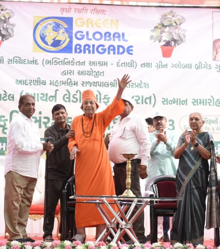 ગ્રીન ગ્લોબલ બ્રિગેડ - ગુજરાત દ્વારા પ્રકૃતિ સંરક્ષક એવોર્ડ ગ્રીન મેન સી.એલ.ભીકડીયા ને રાજ્યપાલ શ્રીમતી આનંદી બેન  પટેલ ના વરદ હસ્તે  અર્પણ
