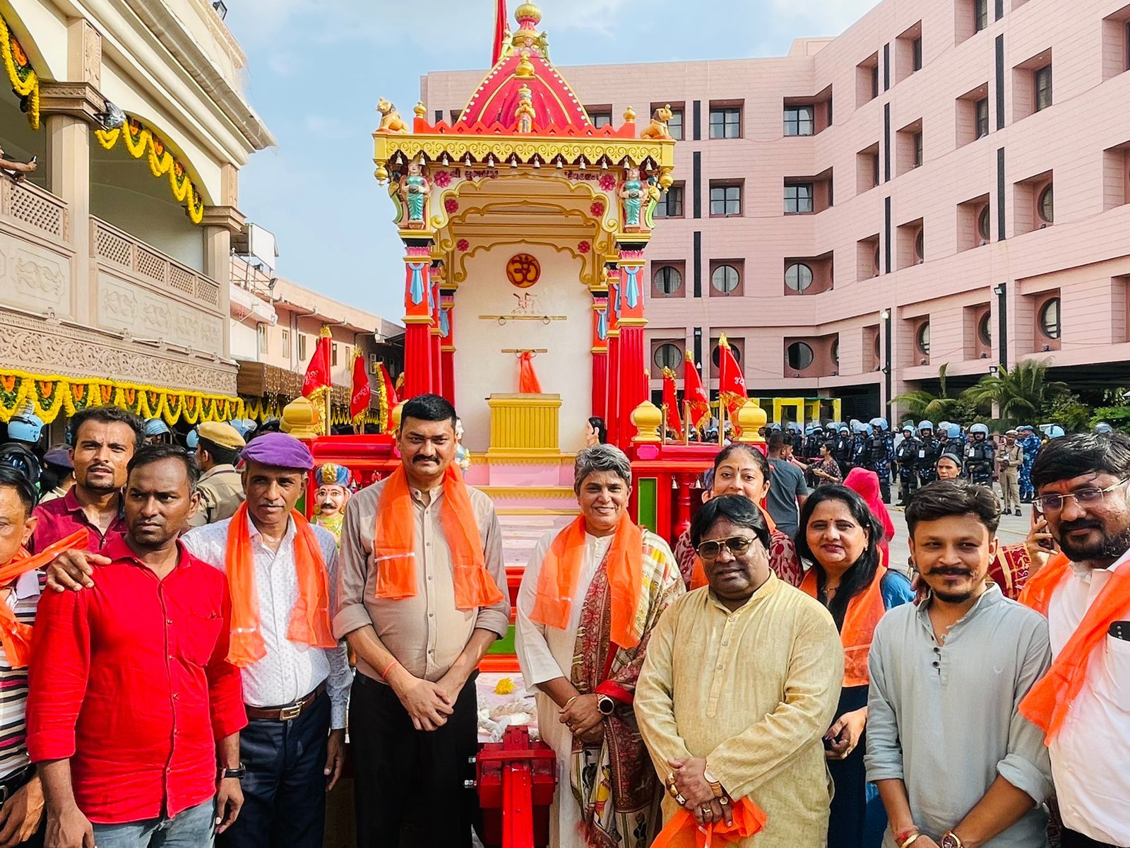 આમ આદમી પાર્ટી ગુજરાતના હોદ્દેદારોએ રથયાત્રા નિમિત્તે ભગવાન શ્રી જગન્નાથજીના દર્શન કર્યા.