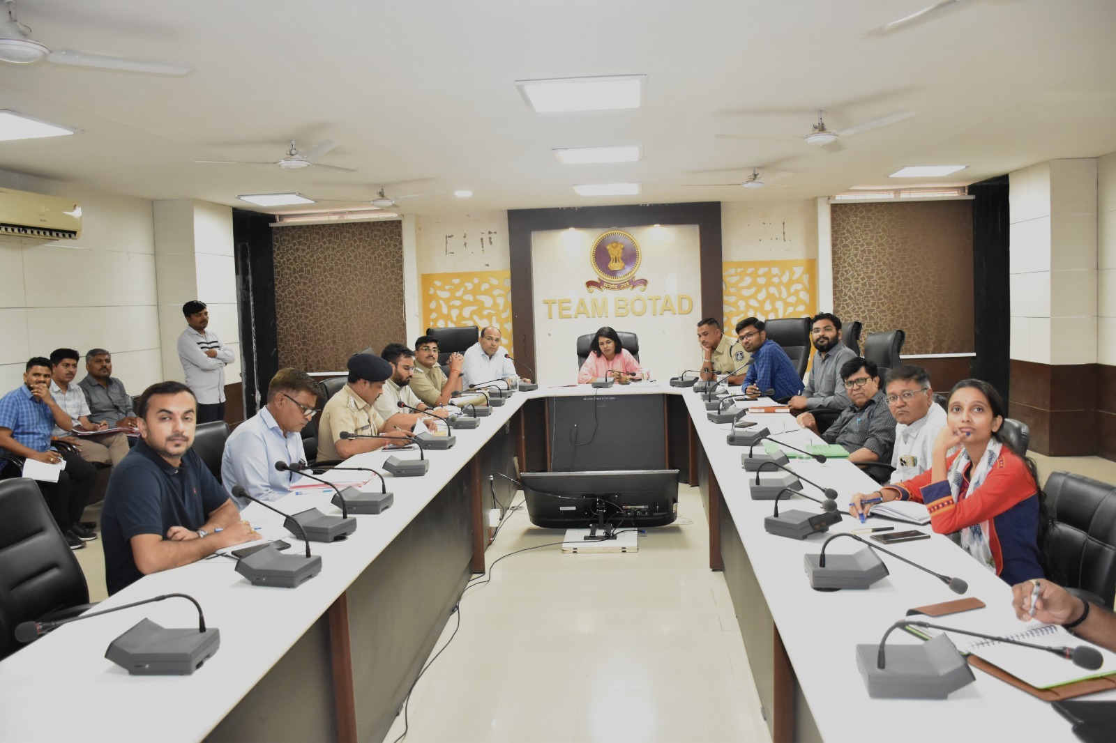 બોટાદ જિલ્લા કલેક્ટરશ્રી ડો. જીન્સી રોયના અધ્યક્ષસ્થાને ડિસ્ટ્રીક્ટ રોડ સેફ્ટી કમિટીની બેઠક મળી